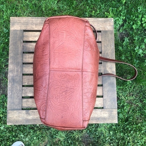 American Leather Company Liberty Shopper  Brandy Tooled Purse - Picture 3 of 11